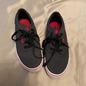 Youth Vans tennis shoes